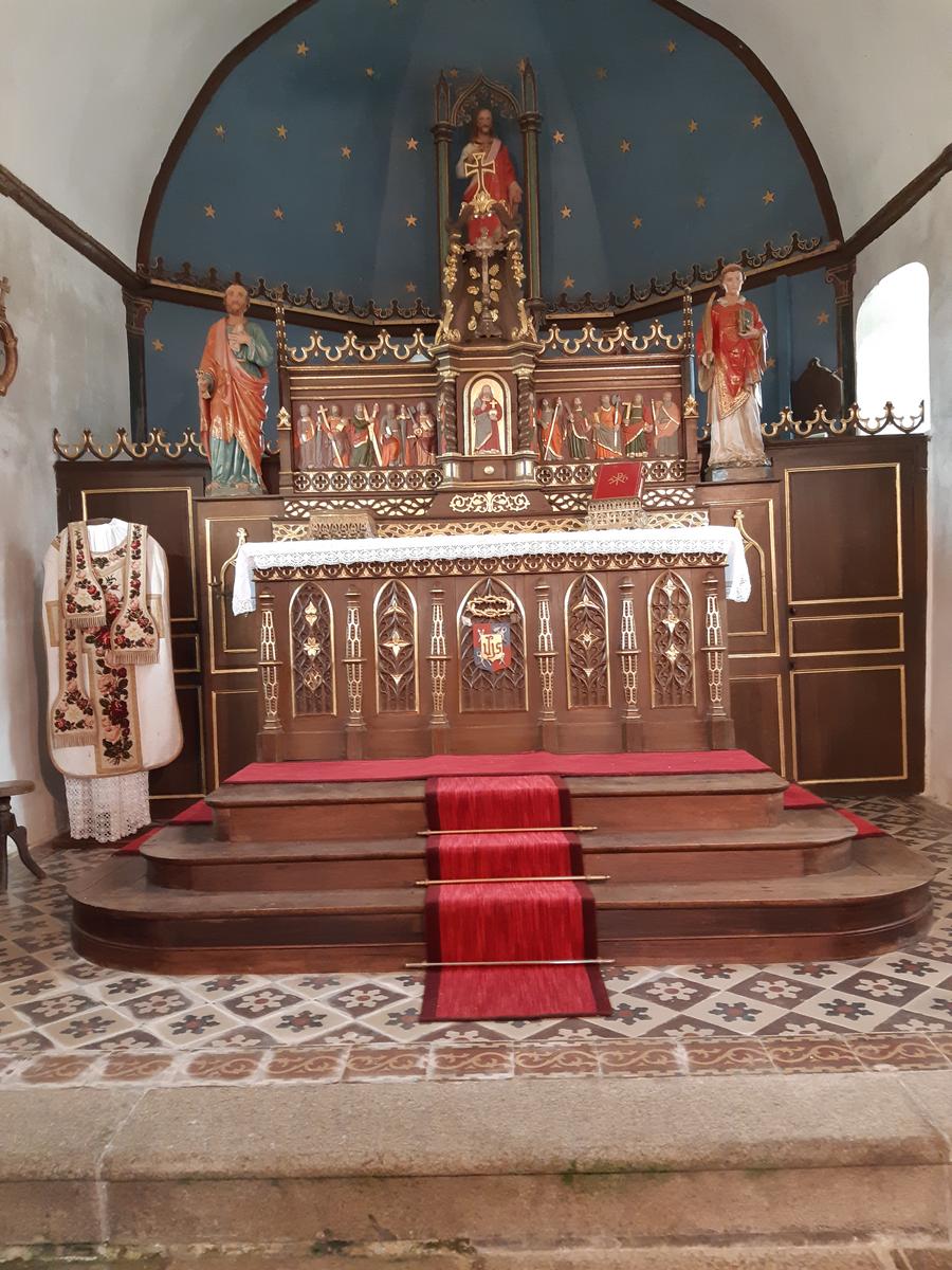 Autel de l'église de saint-Pierre du Tronchet